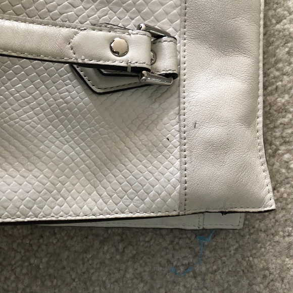 White Coach purse with snakeskin like detail - Picture 10 of 10